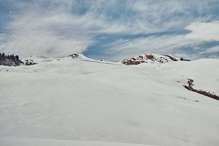 Winter snow at Dayara Bugyal 