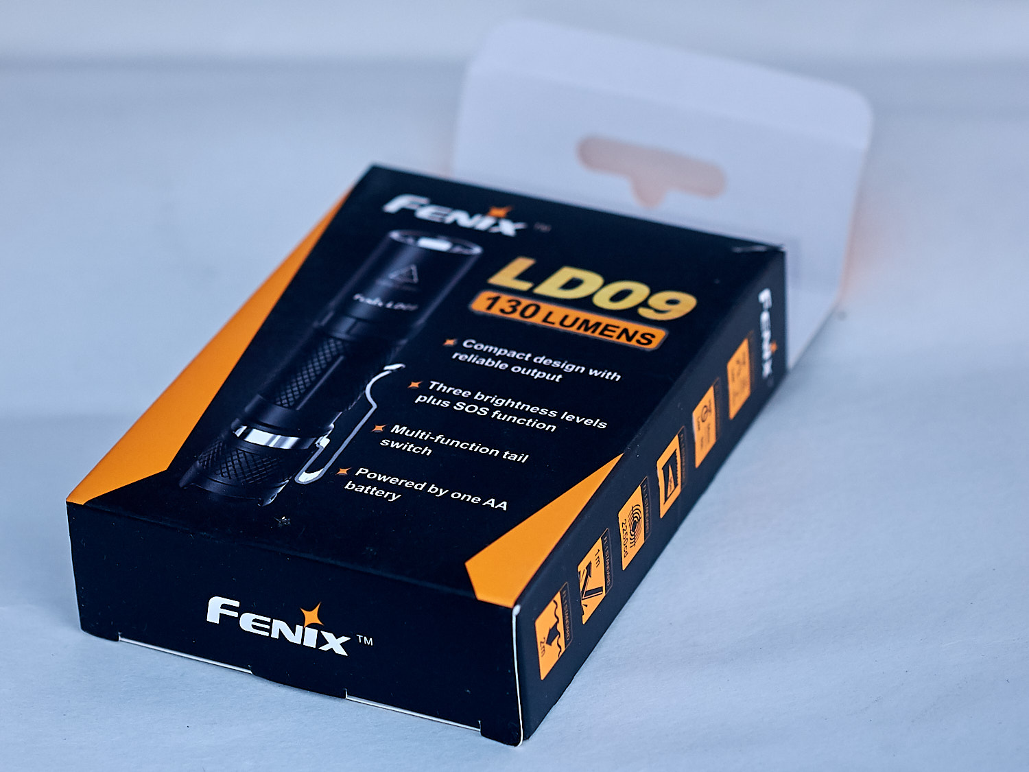 Fenix LD09 specs on the box